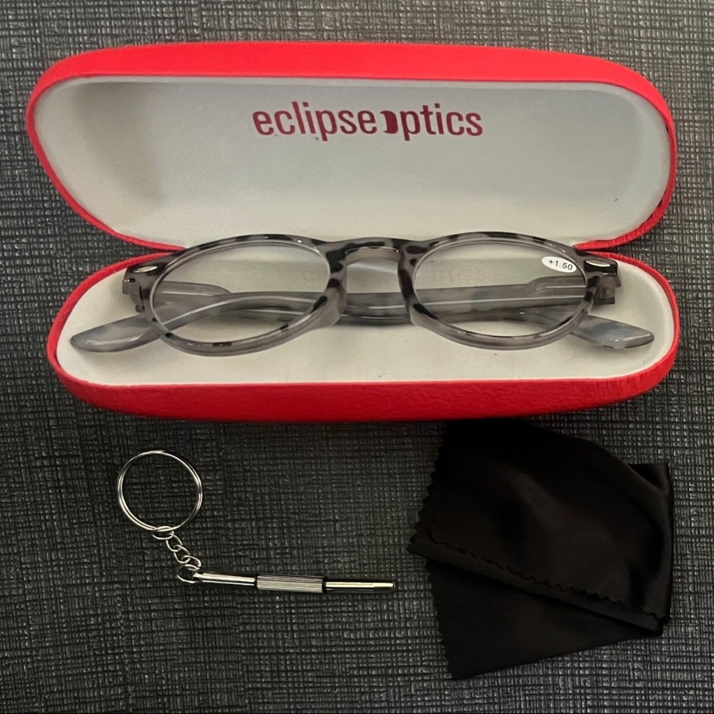NEW! Visionary Series Reading Glasses Tortoise Case Cleaning Cloth +2.0 Strength